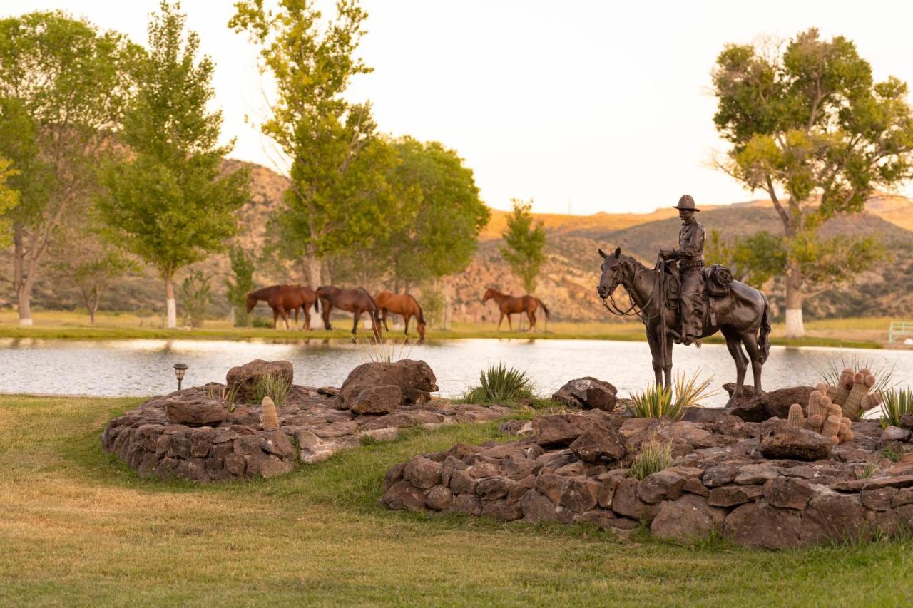 Cibolo Creek Ranch & Resort Marfa Bagian luar foto